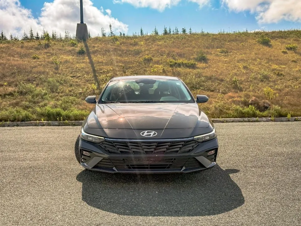 Hyundai Elantra 2025 photo 3