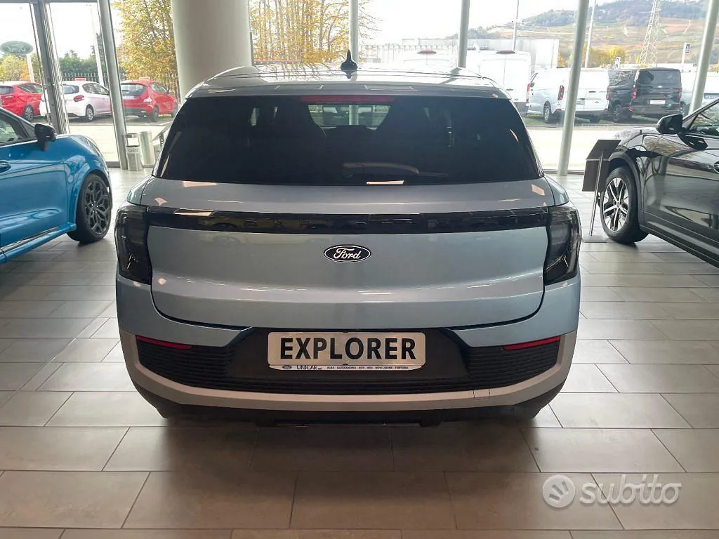 Ford Explorer photo 5