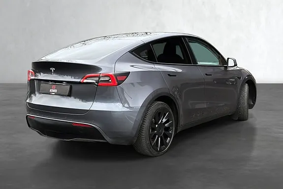 Tesla Model Y 2022 photo 2