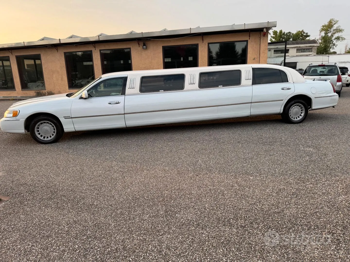 Lincoln Town Car 1999 photo 3