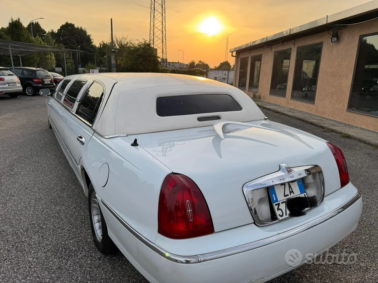 Lincoln Town Car 1999 photo 4