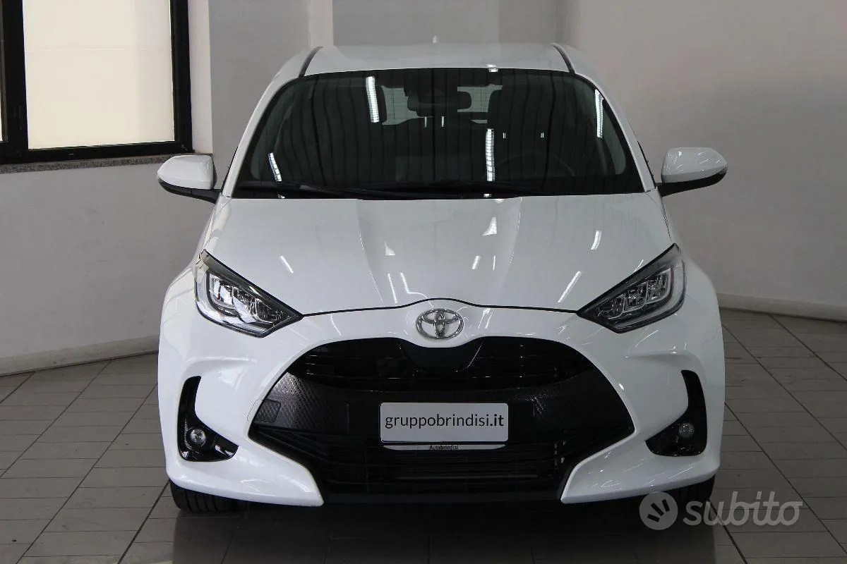 Toyota Yaris 2022 photo 2