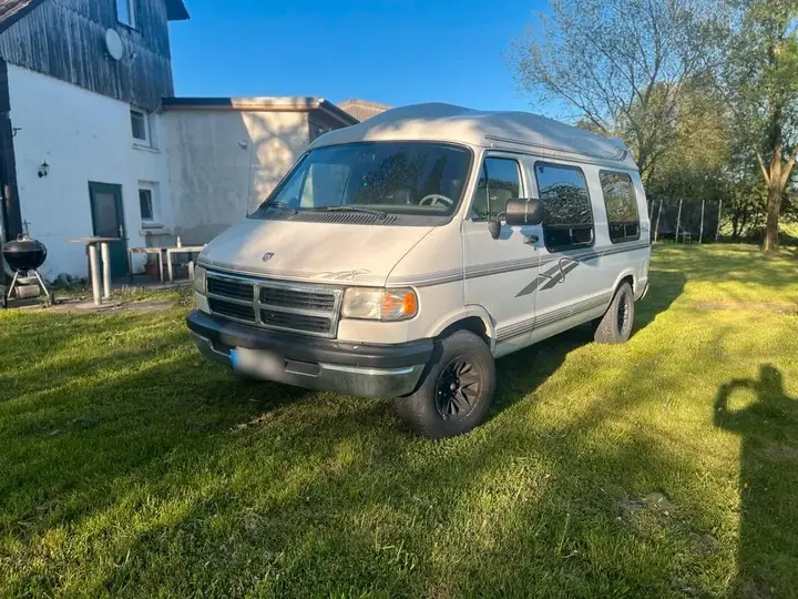 Dodge Ram Van B2500