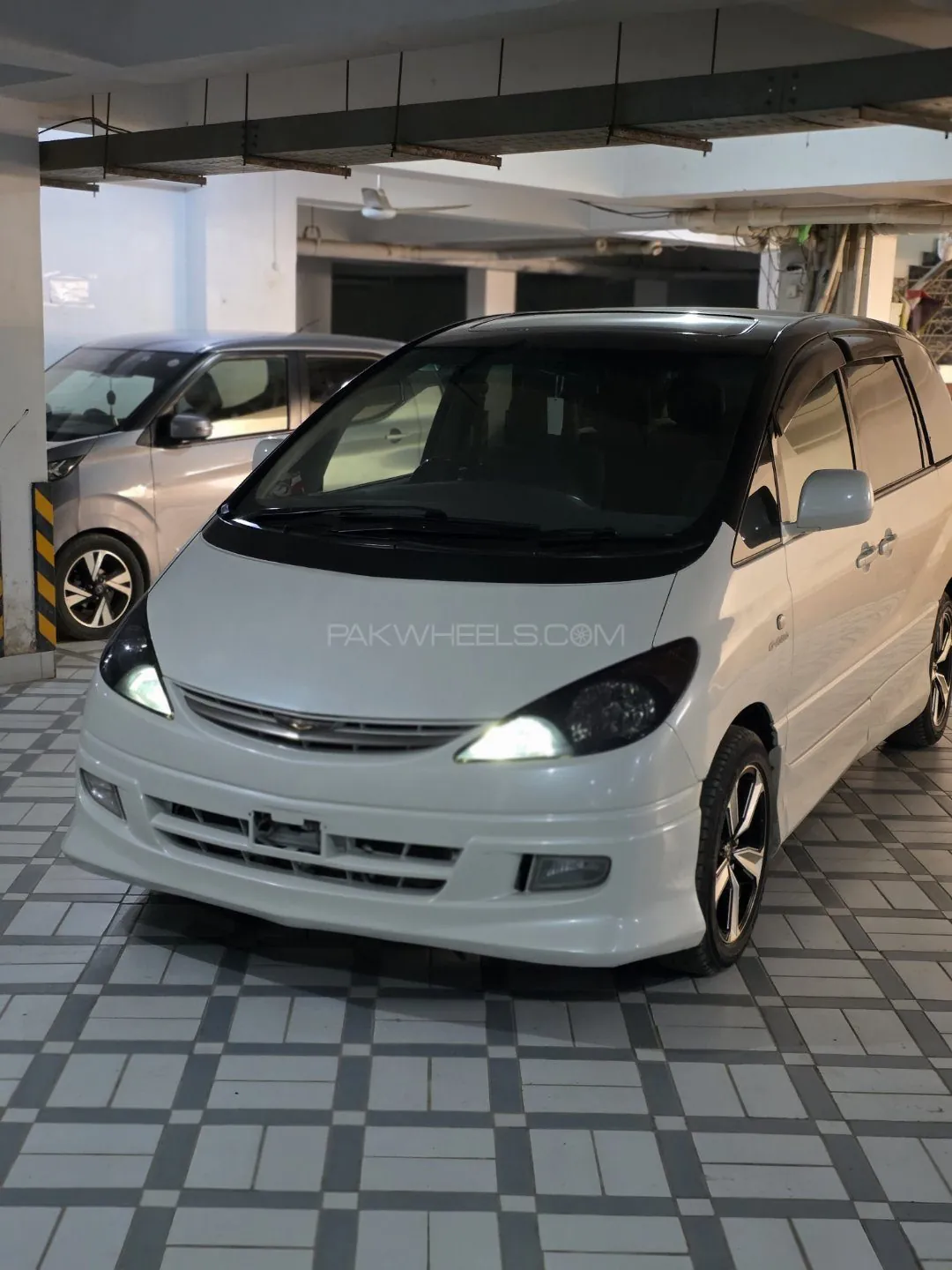 Toyota Estima