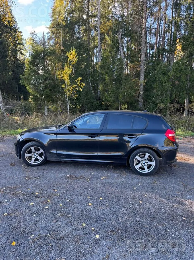 BMW 118 2010 photo 2