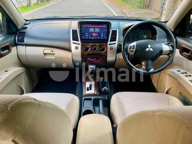 Mitsubishi Montero 2012 photo 3