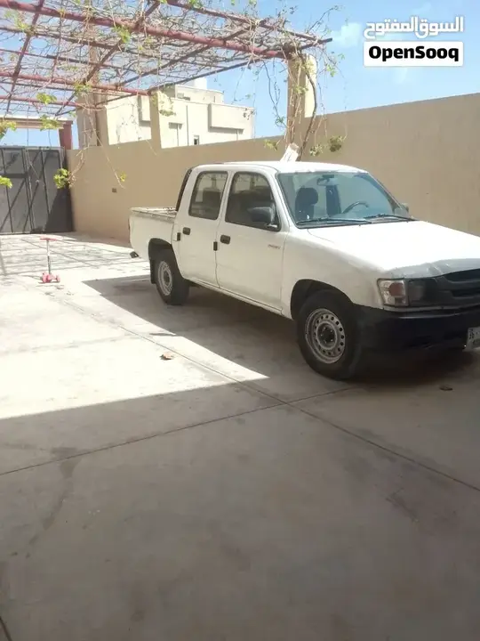Toyota Hilux 2004 photo 2