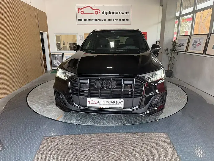 Audi Q7 2022 photo 2