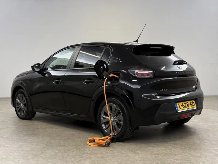 Peugeot E-208 2021 photo 3