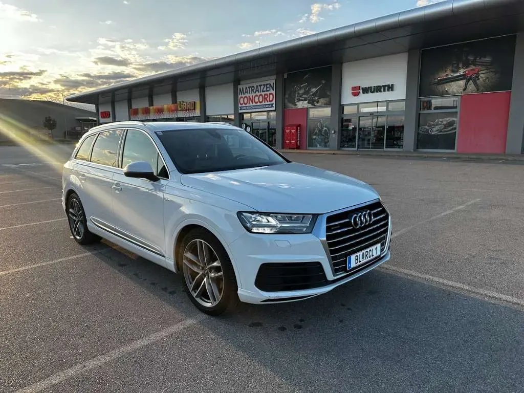 Audi Q7 2017 photo 2