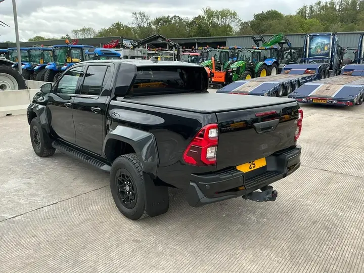 Toyota Hilux 2025 photo 5