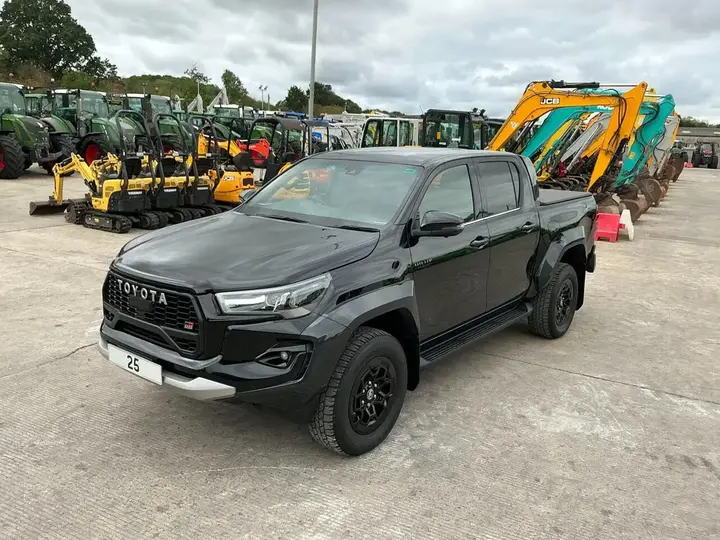 Toyota Hilux 2025 photo 3