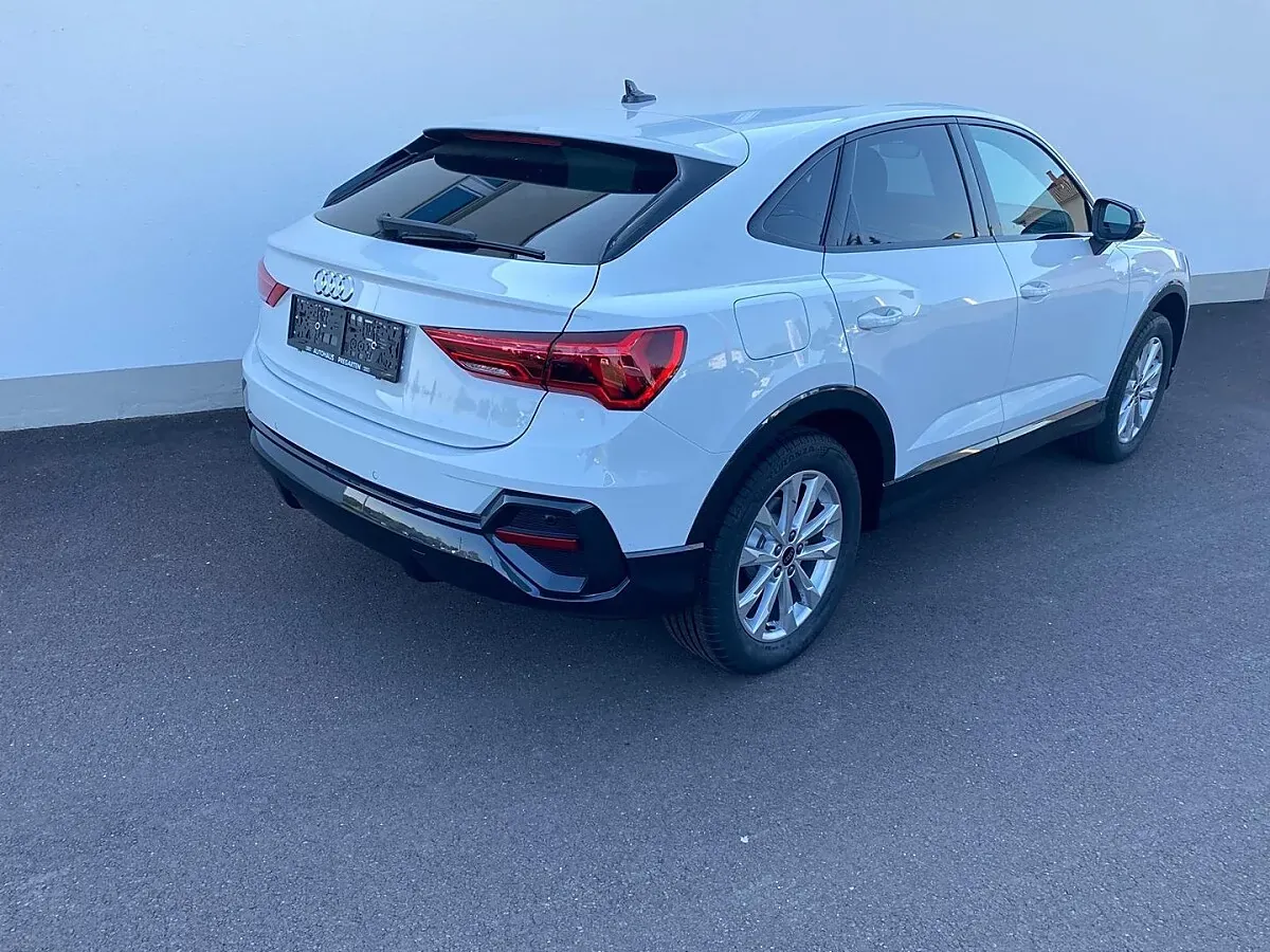 Audi Q3 2024 photo 2
