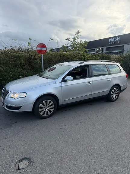 Volkswagen Passat 2009 photo 2