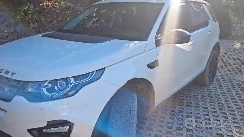 Land Rover Discovery Sport 2017 photo 2