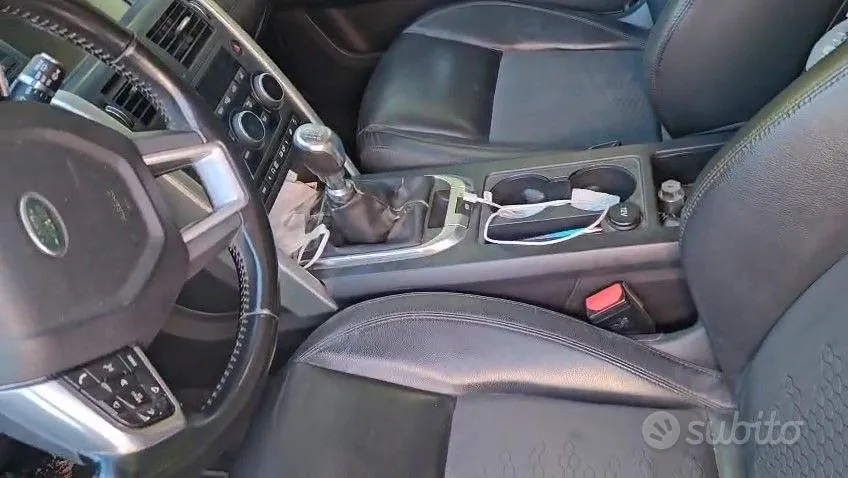 Land Rover Discovery Sport 2017 photo 3