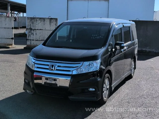 Honda Stepwagon Spada Z 2011 photo 2