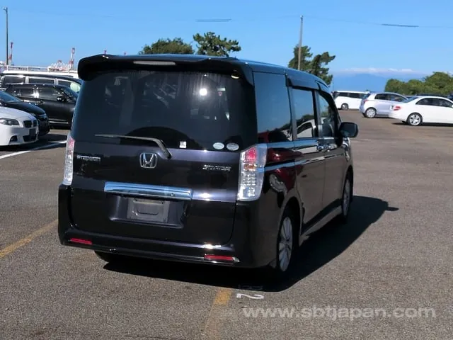 Honda Stepwagon Spada Z 2011 photo 4