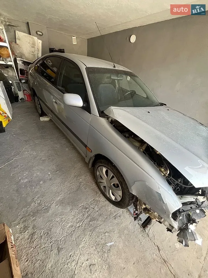 Toyota Avensis 1998 photo 4