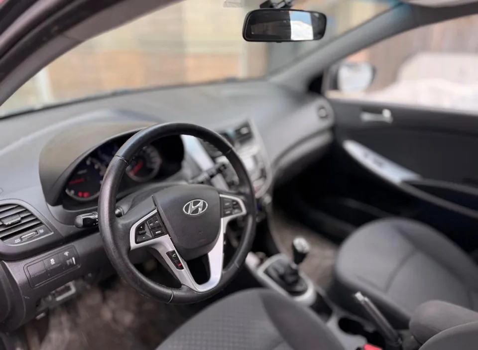 Hyundai Accent 2013 photo 3