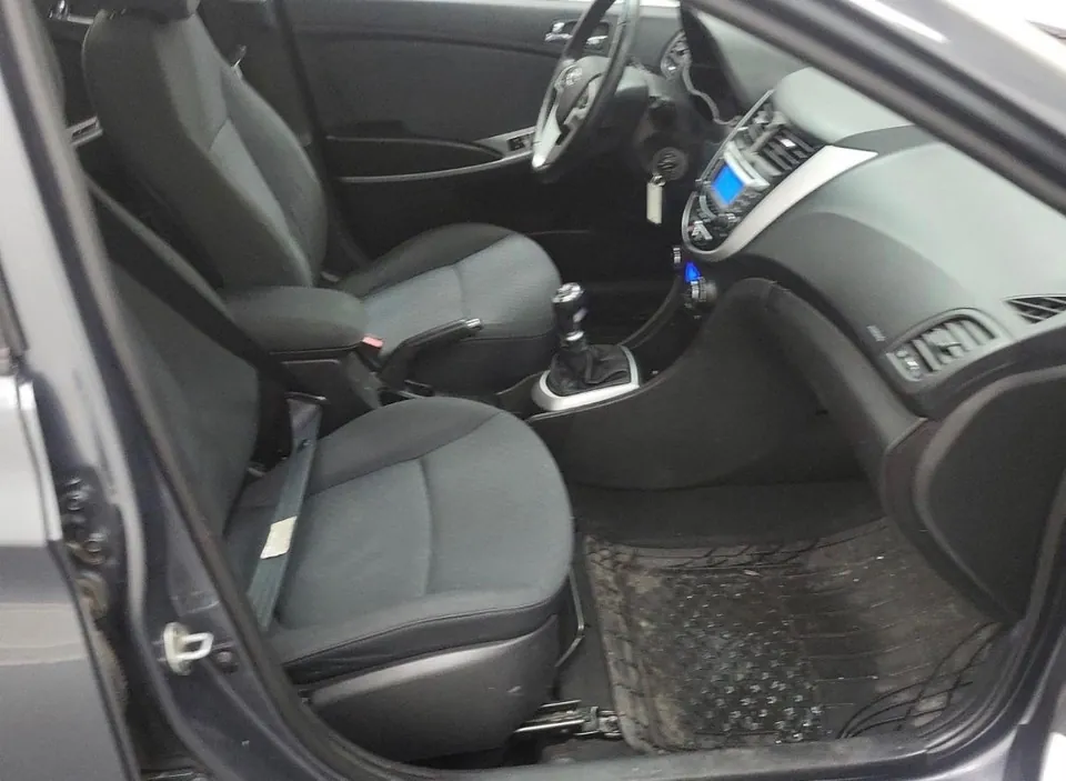 Hyundai Accent 2013 photo 5