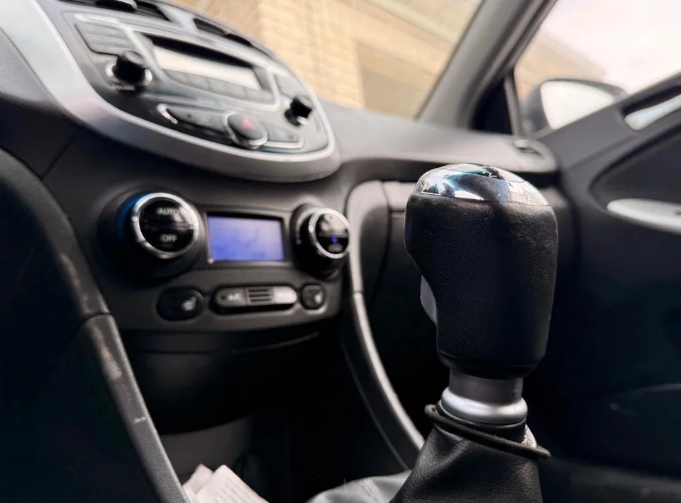 Hyundai Accent 2013 photo 4