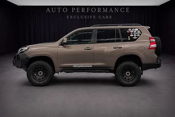 Toyota Land Cruiser 2016 photo 2