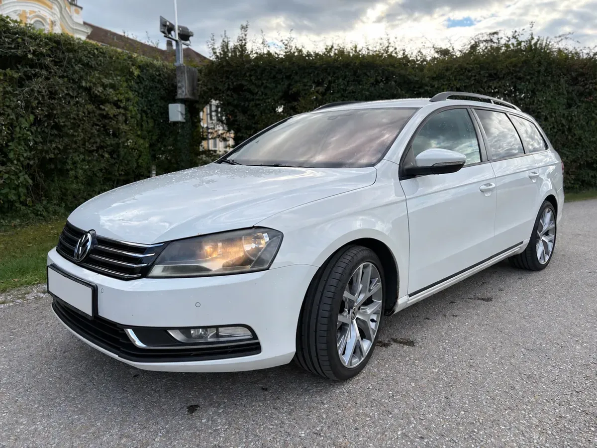 Volkswagen Passat 2011 photo 2