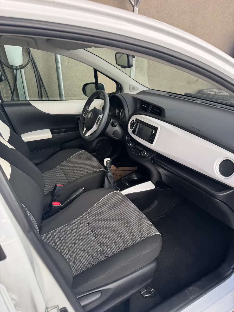 Toyota Yaris 2013 photo 3
