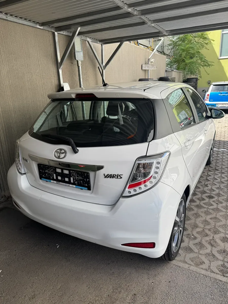 Toyota Yaris 2013 photo 2