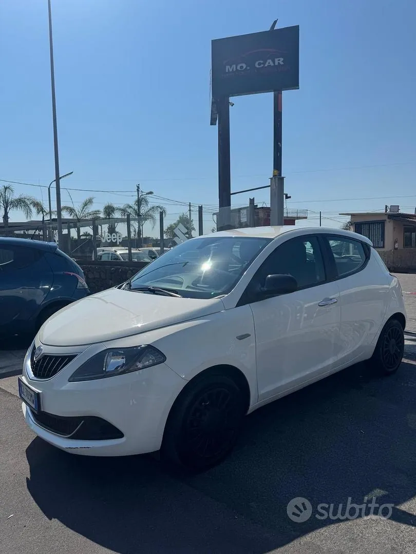 Lancia Ypsilon