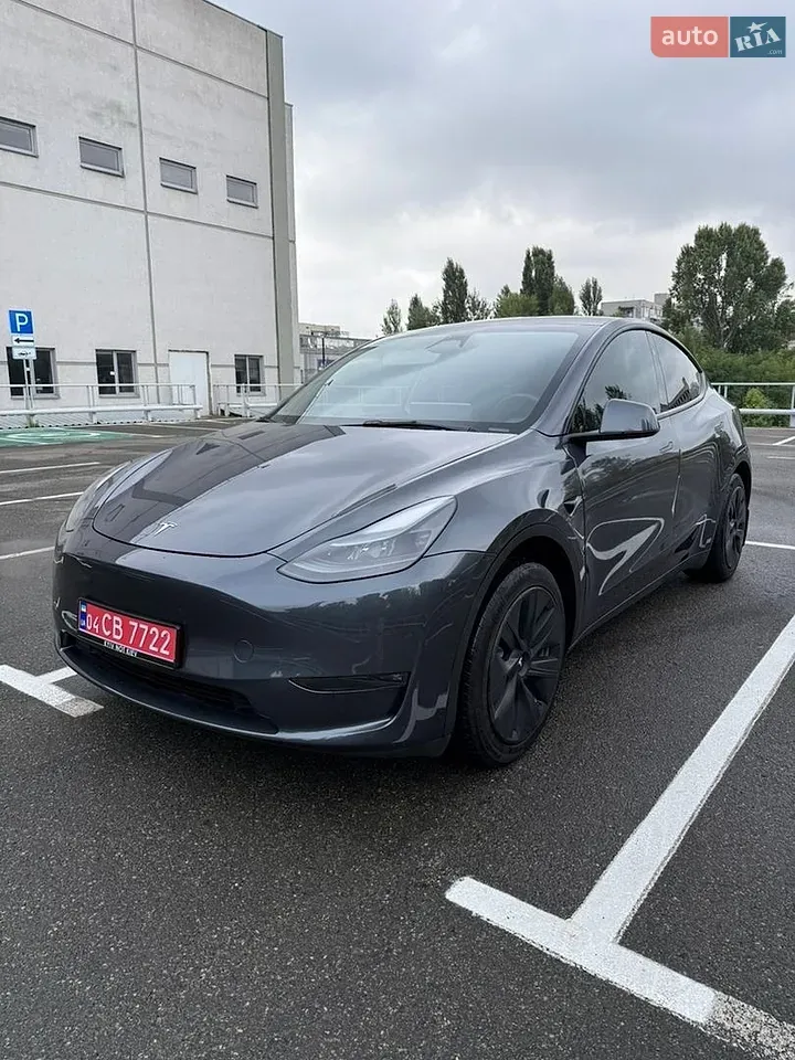 Tesla Model Y 2023 photo 2