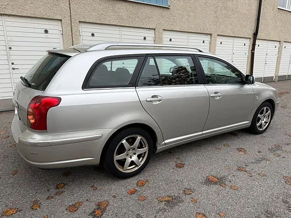 Toyota Avensis 2003 photo 2