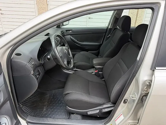 Toyota Avensis 2003 photo 5