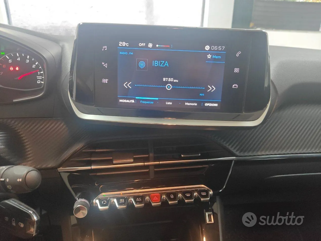 Peugeot 208 2023 photo 4