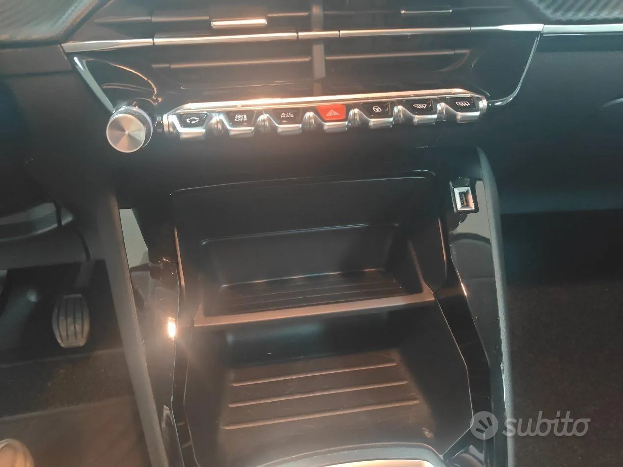 Peugeot 208 2023 photo 3