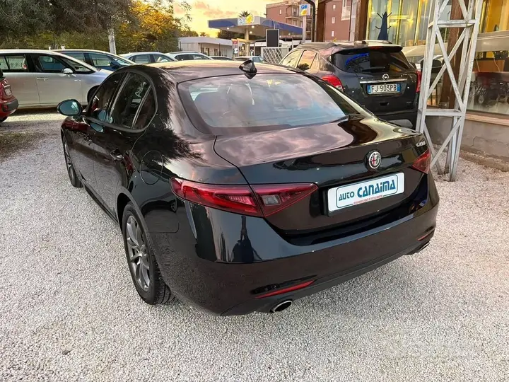 Alfa Romeo Giulia 2019 photo 4