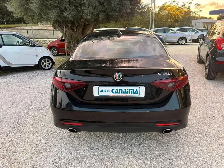 Alfa Romeo Giulia 2019 photo 5