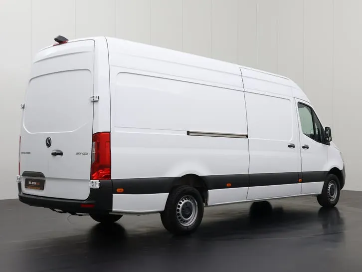 Mercedes-Benz Sprinter 2023 photo 2