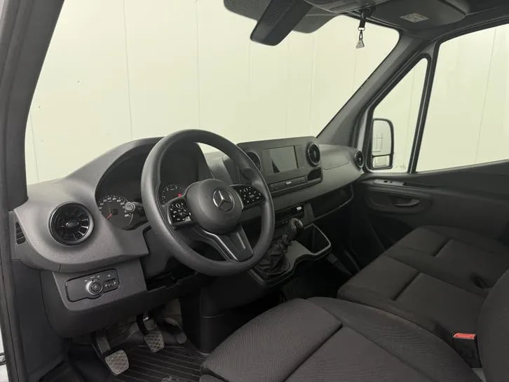 Mercedes-Benz Sprinter 2023 photo 3