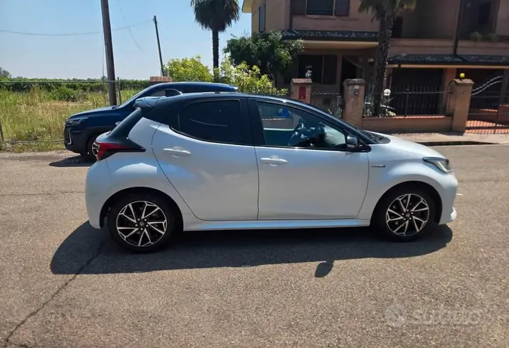 Toyota Yaris 2021 photo 2