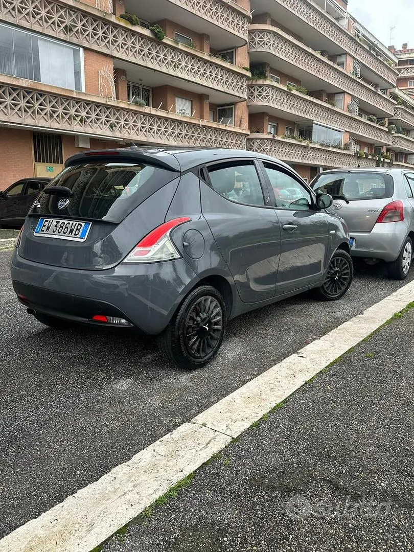 Lancia Ypsilon 2014 photo 2