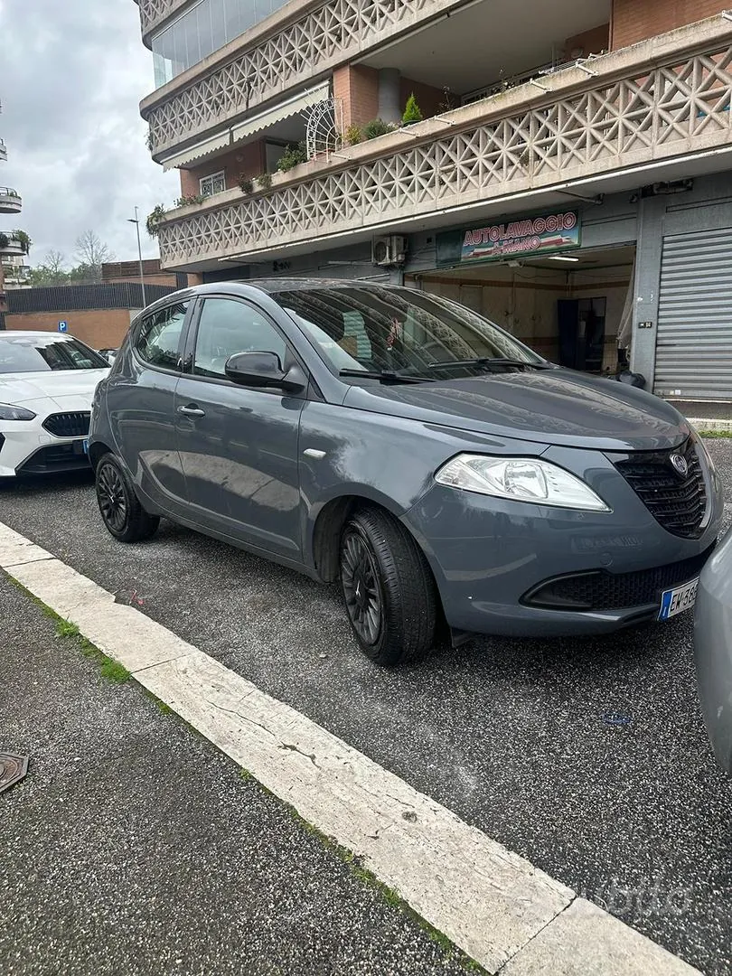 Lancia Ypsilon