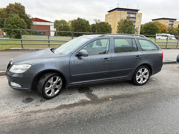 Skoda Octavia 2012 photo 2