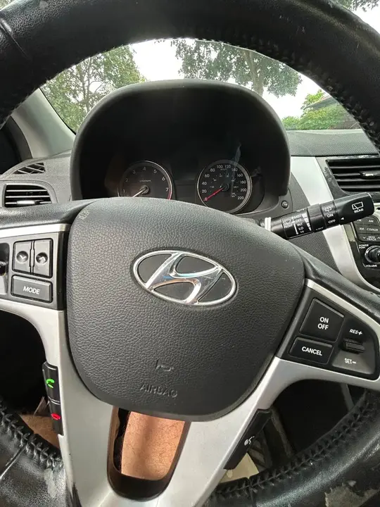 Hyundai Accent 2012 photo 5