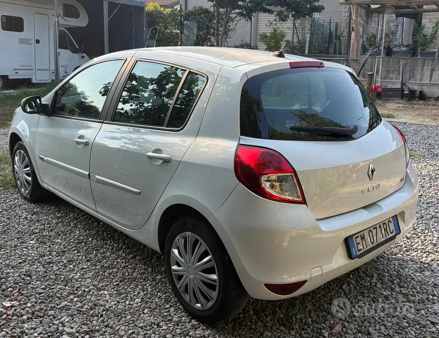 Renault Clio 2012 photo 2