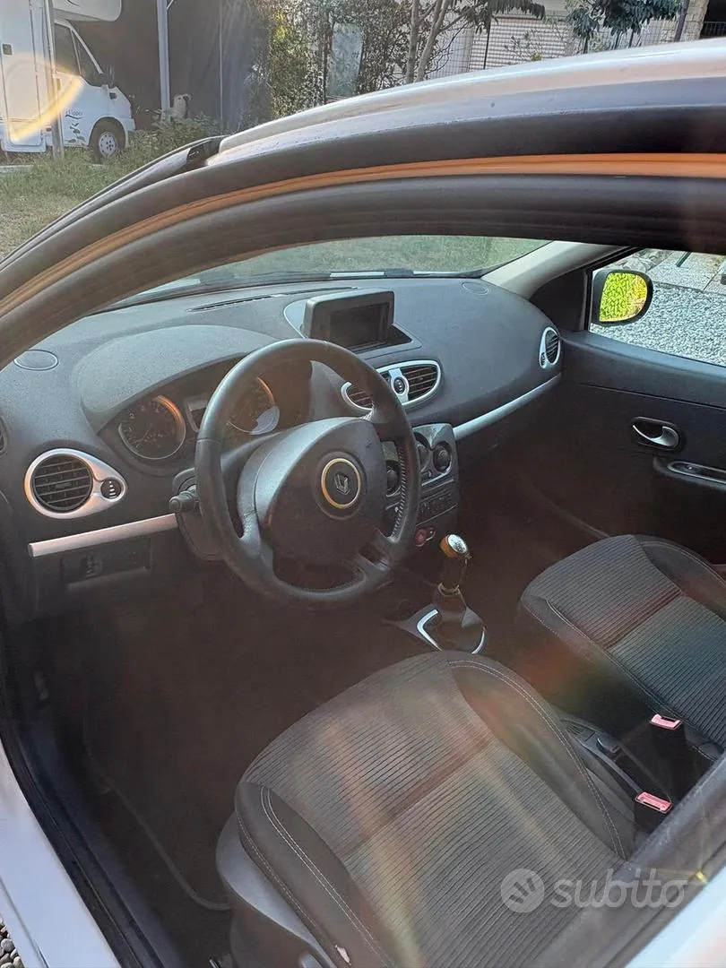 Renault Clio 2012 photo 3