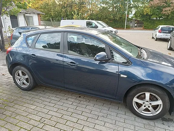 Opel Astra 2010 photo 5