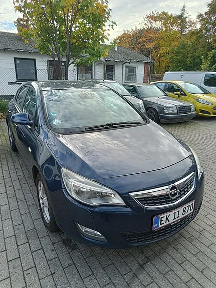 Opel Astra 2010 photo 4
