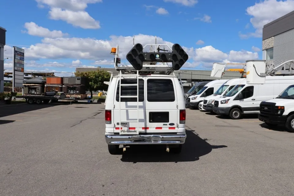 Ford E-350 2013 photo 4